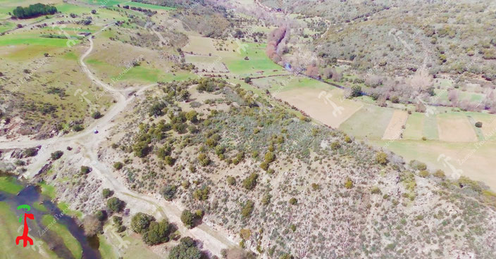 La imagen muestra, a vista de dron, el recinto fortificado del Castro de Fradellos.