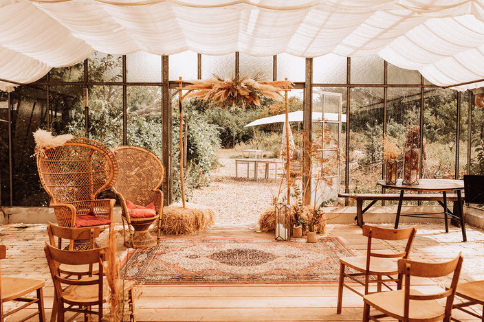 Bohowedding Bohemian Pfauenthron Peacockchair mieten Flowercloud