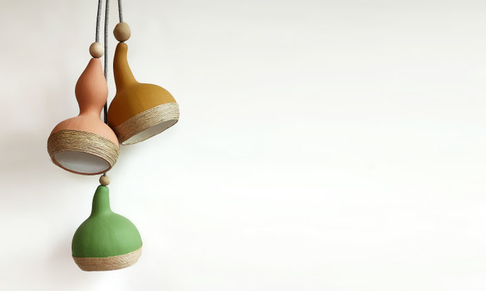 luminaire totem made-in-france design Sarah Morin wabi-sabi lampes couleurs decoration creative calebasse compiegne fabrication française suspension lampes abat-jour lampadaire lighting lampshade pendant-light peintures ressources compiegne paris