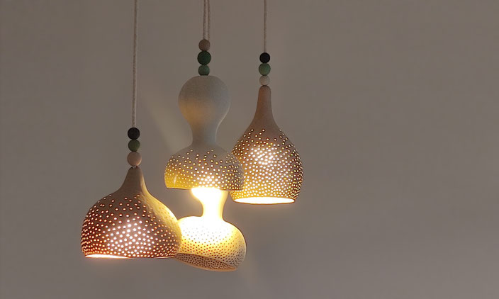 luminaire totem made-in-france design Sarah Morin création unique lampes couleurs decoration creative calebasse compiegne fabrication française suspension lampes abat-jour lampadaire lighting lampshade pendant-light peintures ressources compiegne paris