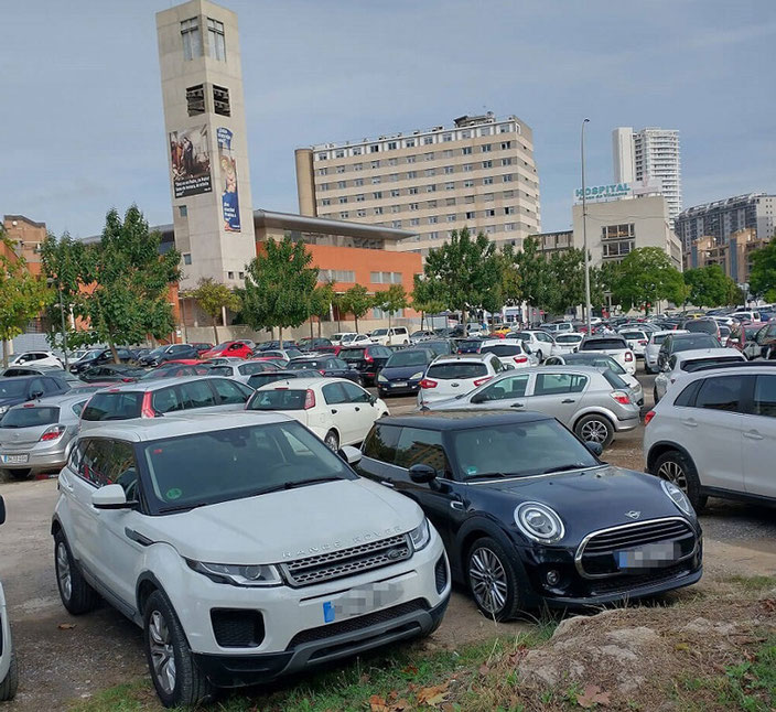 Los chantajistas de la gorra en Valencia controlan todos los alrededores del hospital Arnau de Vilanova y piden el impuesto por aparcar en lugar que es libre