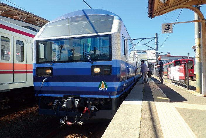 お座トロ展望列車