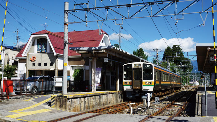 飯田線観光の中心、天竜峡駅。秋は車窓に紅葉と渓谷美が楽しめる