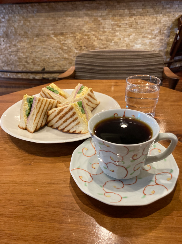 新年最初の堀口珈琲さんでのお茶シーン。アスパラたまごサンド&ブレンド2番かるめ。地味だけど、滋養を感じるset❤