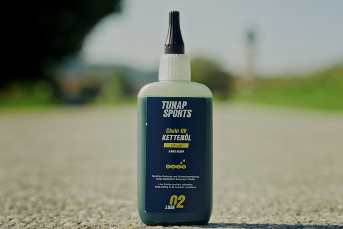 Das neue Tunap Sports Kettenöl Ultimate überzeugt mit verbesserter Rezeptur auf synthetischer Basis, optimierter Schmierleistung bei Kälte und nochmals gesteigerter Wasserabweisung. (Fotos: © Tunap Group)