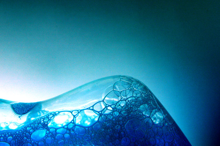 Fotografie,Fotos,Abstrakt,Abstrakte Fotos, Art, Abstrakt, Blau,Photo Blau,Foto Blau,Blaue Welle, Blaue Blase, Poster,Posterart,Blasen,Kunst,Art,Artcollect,Galerieart,Galerie,München,Muc,Ausstellung,Künstler, Künstler in München, Photo of the Day,Pics,
