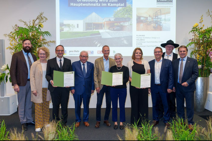 Holzhaus  NÖ Holzbaupreis Straßenansicht