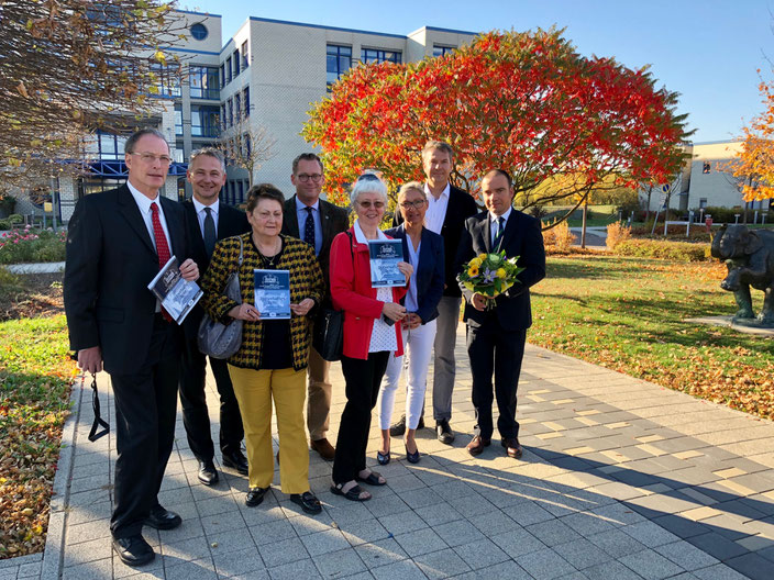 v.l.n.r. Dr. Oskar Schmidt, Jörg Egerer, Henriette Schmidt, Christian Thieme, Sonja Sutter, Diana Dähne, Sven Weise, Lars Frohn, Zeitz, Klinikum Burgenlandkreis, Krebshilfe, Stiftung