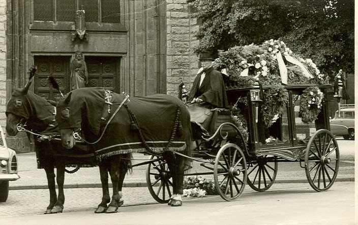 Bestattungen Th. Sommer: Pferdegespann von 1959