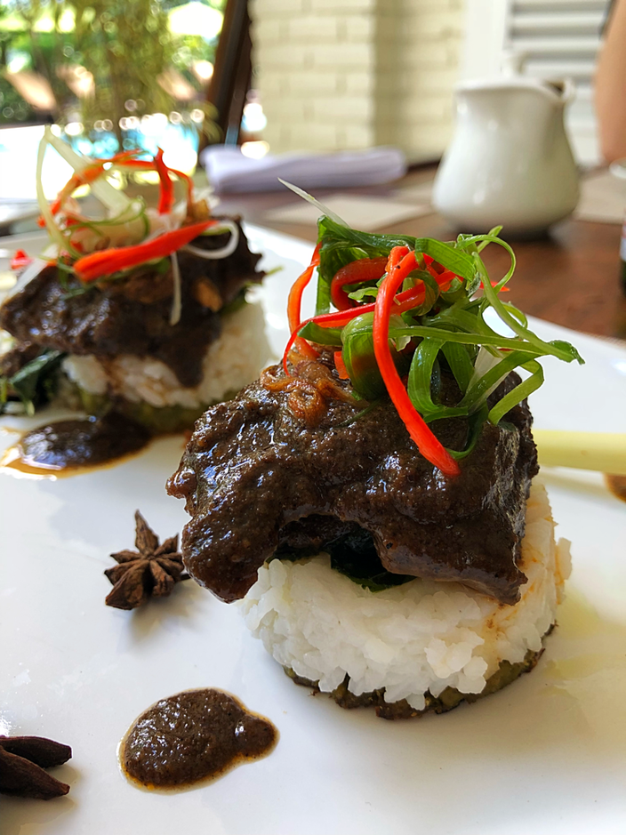 Rendang – indonesisches Fleischgericht.
