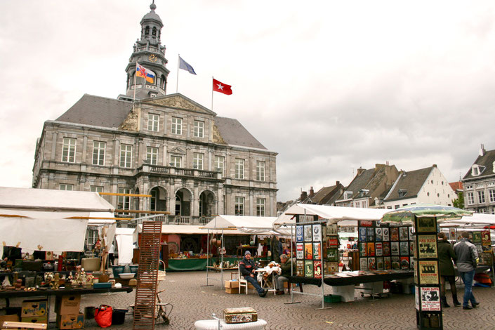 Maastricht Netherlands ofpenguinsandelephants market square flea market