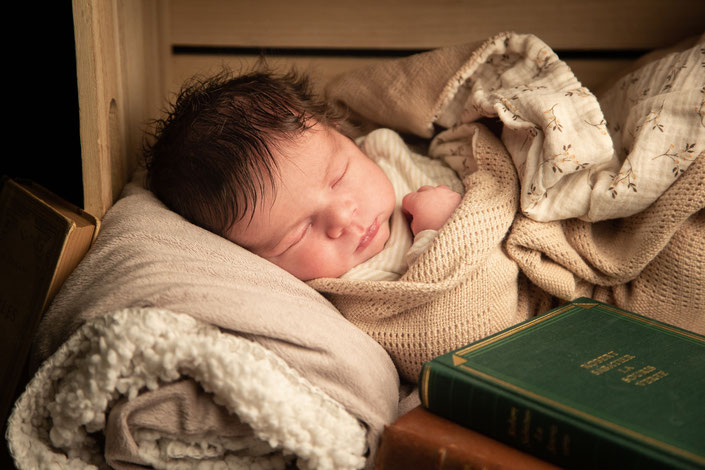 Séance photo bébé nouveau-né toulouse, photographe nouveau né bébé toutlouse albi castres rabastens