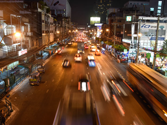 Martin Matok Bangkok Nacht Strasse gefährlich Reise Fotograf