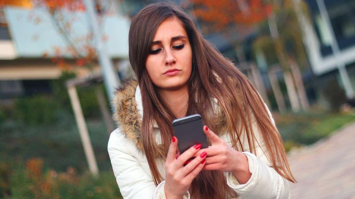 ragazza cerca lavoro