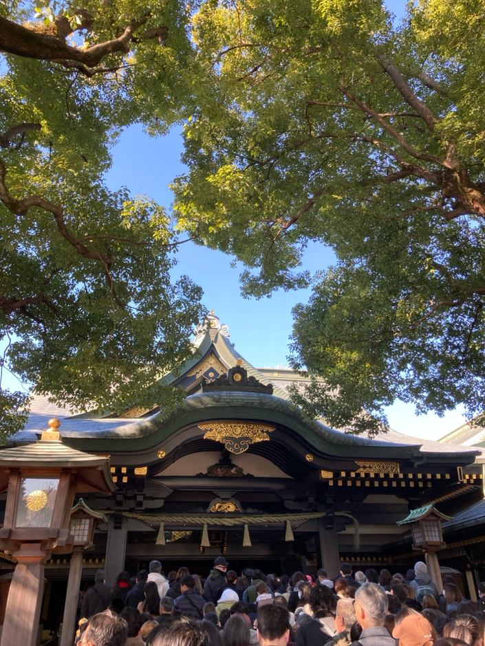 穴八幡宮様には、いつもお仕事に関しての願いを上げさせていただいてます。だから、いつもここに帰ってくるとき、この一年元気に精一杯働けたことに感謝がこみ上げてくるのです。