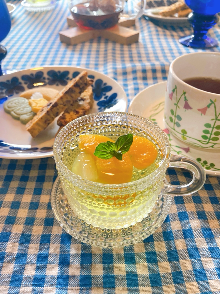 お茶会恒例のWelcomeゼリー、今年も健在です♪ (ゼリエースとフルーツ缶でつくる簡単なものですが、とっても可愛いんです❤)