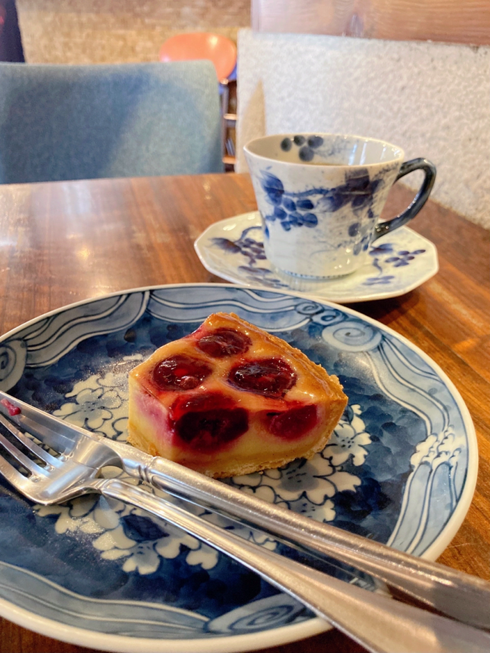 わたしの意見を求めてくださって、ありがとうございます。求めてくださったから、わたしも考えることができました。 そして、Eさんのお気持ちを聞かせてくださったことで、Eさんがどういう方なのかさらに触れられたような気がして・・・美しい時間をいただきました。ありがとうございます!