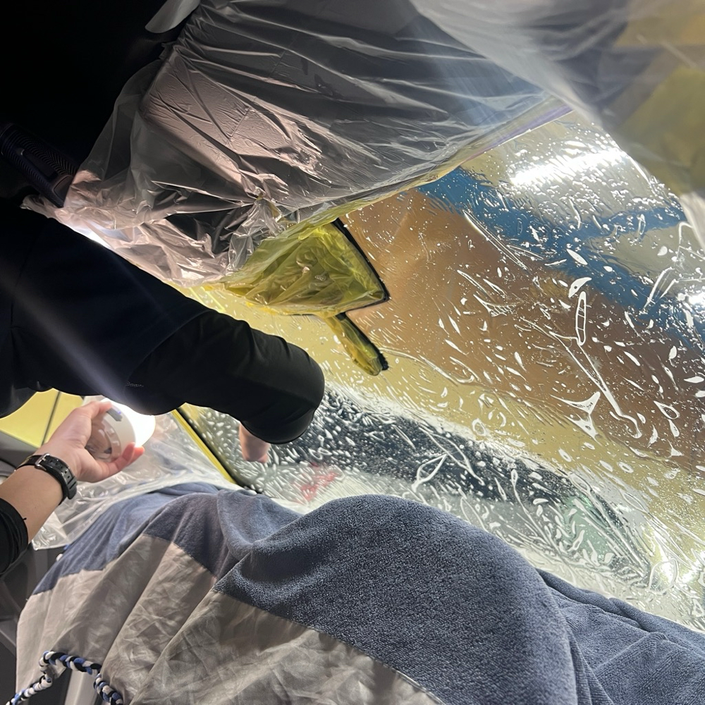 Audi SQ6 Sportback e-tron　カーフィルム施工　プロテクションフィルム施工　新潟　施工の様子