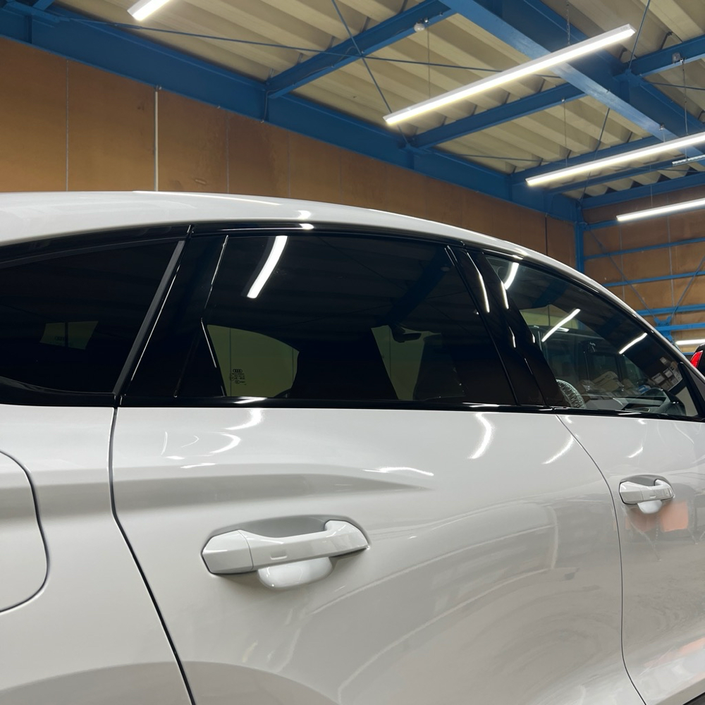 Audi SQ6 Sportback e-tron　カーフィルム施工　プロテクションフィルム施工　新潟　Bピラー