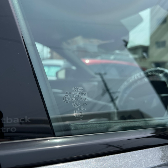 Audi Q5 sportback　フロントドアガラス採用メーカー画像