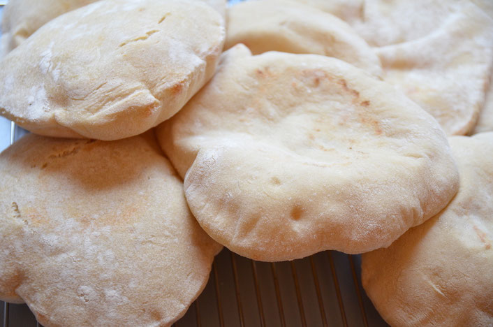 Pita-Brot gefüllt mit selbstgemachten Falafel