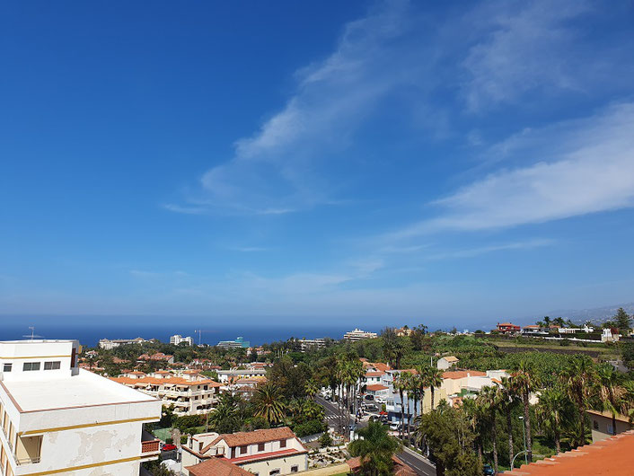 herrlicher Blick über die Stadt auf das Meer