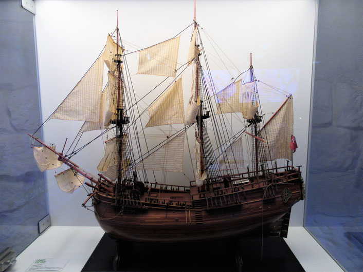 Modell eines Segelschiffes von James Cook