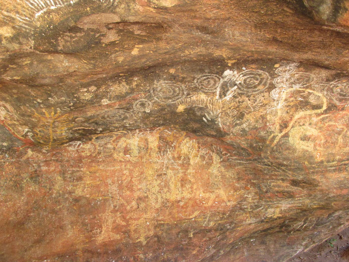 Höhlenmalerei im Uluru