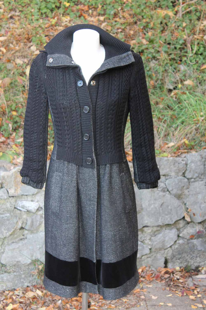 Second-Hand: Winteroutfit in grau, Rock mit anthrazitfarbener Strickjacke