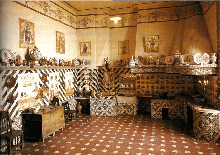 Museo Nacional de Cerámica González Martí: Cocina valenciana reconstruida con elementos auténticos "Palacio Marqués de Dos Aguas".