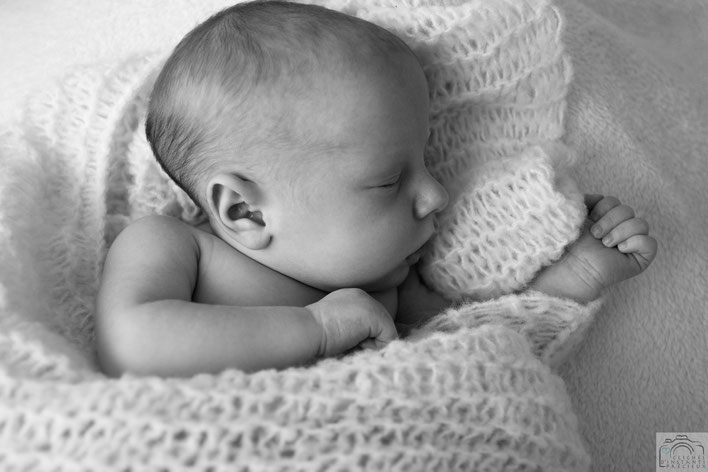 Photographe de naissance nouveau-né bébé
