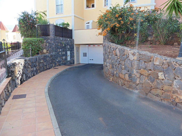 Einfahrt zur Garage