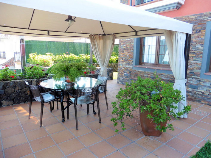 Terrasse und Garten