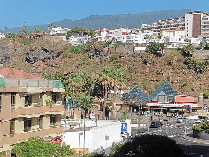 Blick von der Wohnung auf das Martinez - Center in Puerto de la Cruz