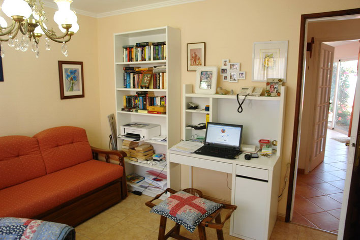 2.Schlafzimmer das derzeit als Büro genutzt wird . 