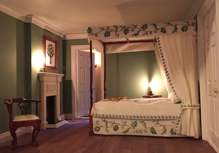 tinyrooms Georgian dolls house bedrom with fourposter bed