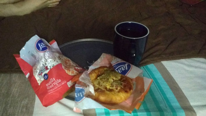 Unser Frühstück waren jeden Tag Minipizzen und Schwarztee