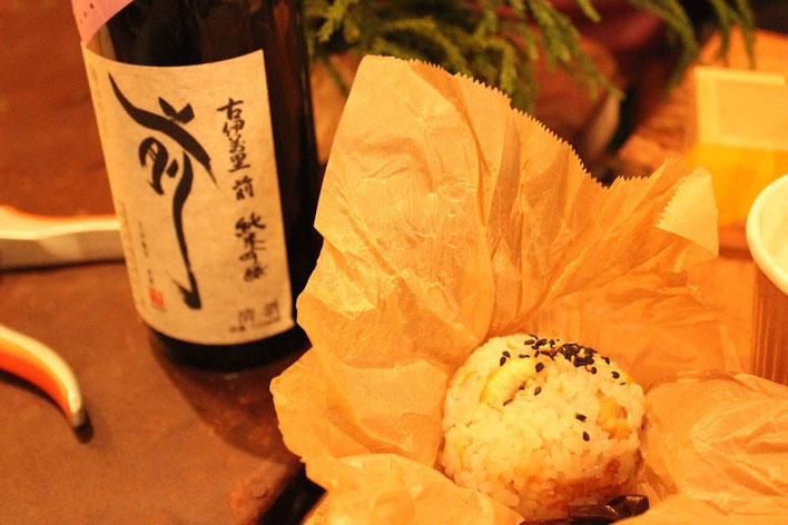 栗ごはんのおにぎり。きのこの粕汁もおいしくいただきました。【日本橋 ダリア食堂さん】