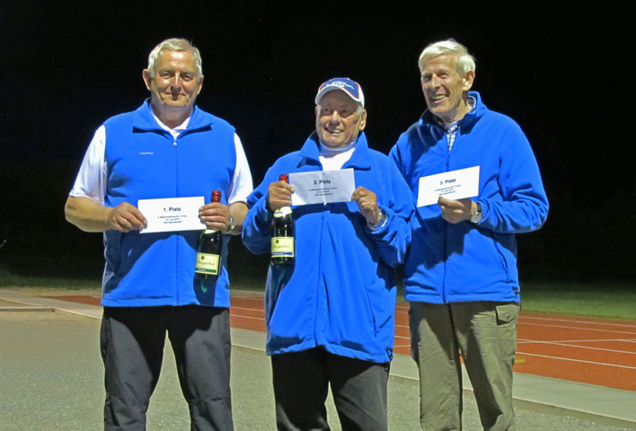v.l.: Turniersieger Manfred Habenicht, 2. Platz Fritz Bartel, 3. Platz Otto Hansen
