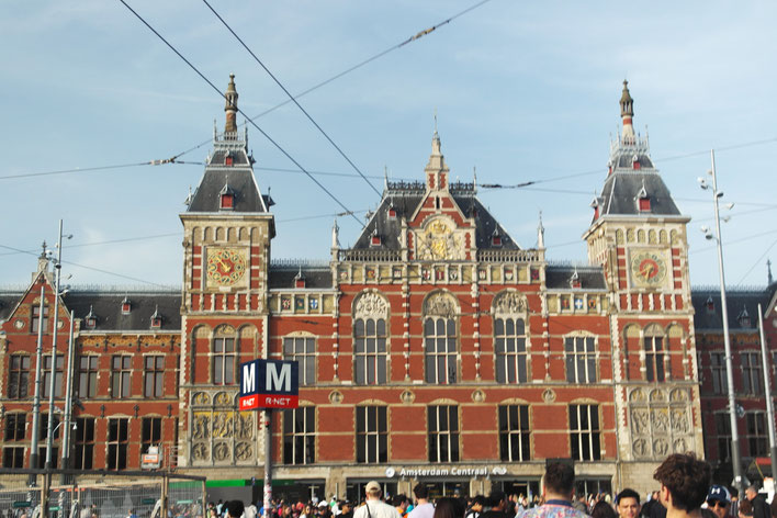 facciata della stazione centrale di Amsterdam