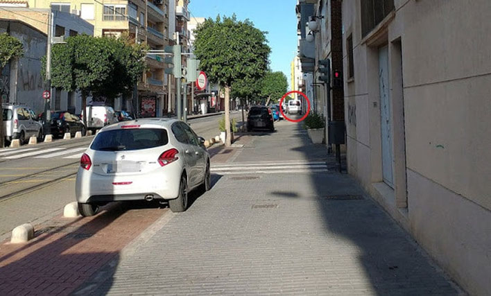 Los conductores no tienen el menor respeto con los viandantes e igual que los ciclistas se lo saltan todas las leyes..