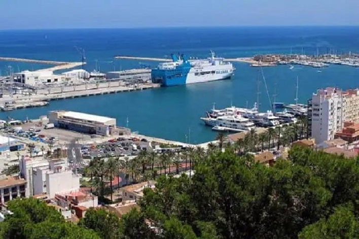 Barrio de Baix la Mar: El antiguo distrito de pescadores con casas de colores y plazas con mucho encanto para tapear.