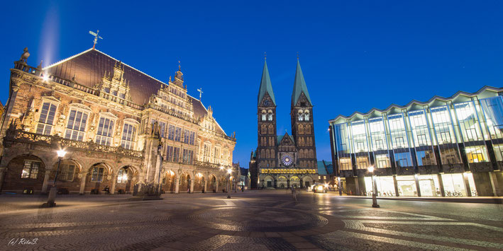 Bremens GUTE STUBE, der Marktplatz mit dem Rathaus, dem Dom und dem Parlamentsgebäude