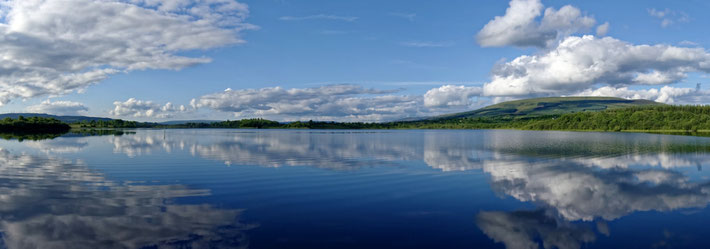 Mit dem Hausboot auf dem Weg zum Lough Allen in Irland