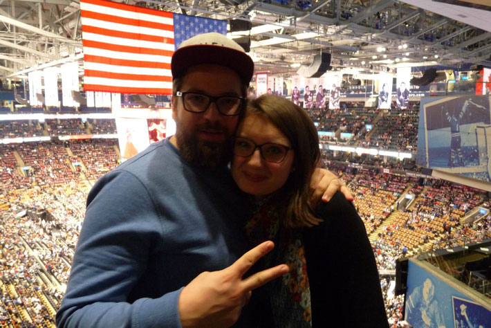 Wir beim Basketball-Spiel der Toronto Raptors im Air-Canada-Centre