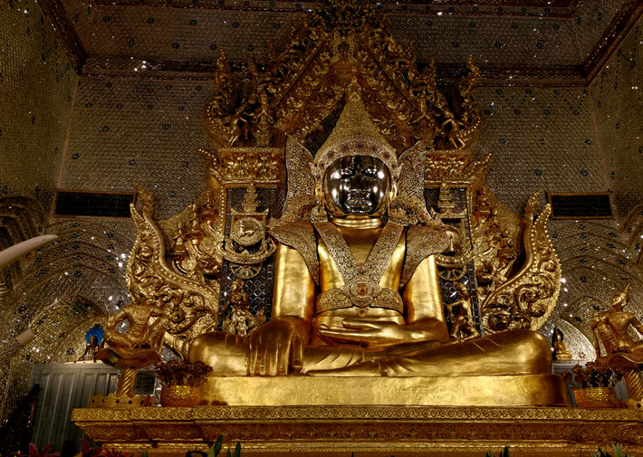 Buddha in der Maha Muni Pagode in Mawlamyine