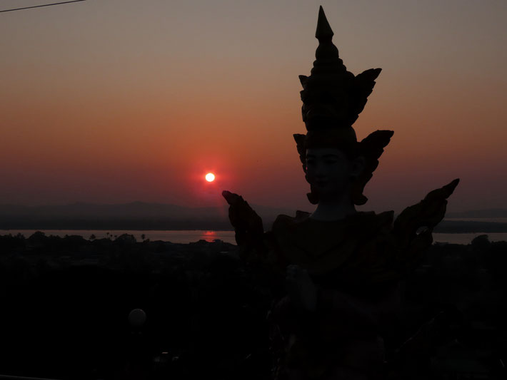 Sonnenuntergang vom Pagodenhügel in Mawlamyine