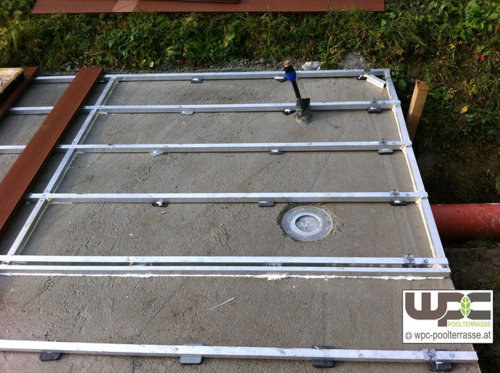 Aluminium Unterkonstruktion auf Beton Poolumrandung Solar Dusche Abdichtung mit Alu UK für Bambus WPC Terrassenbelag