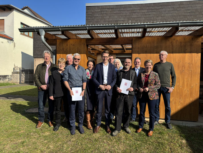"Starkes Dorf" Übergabe der Urkunden am DGH in Netra