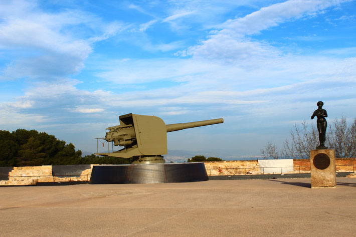 A statue and a tank. Kinda.